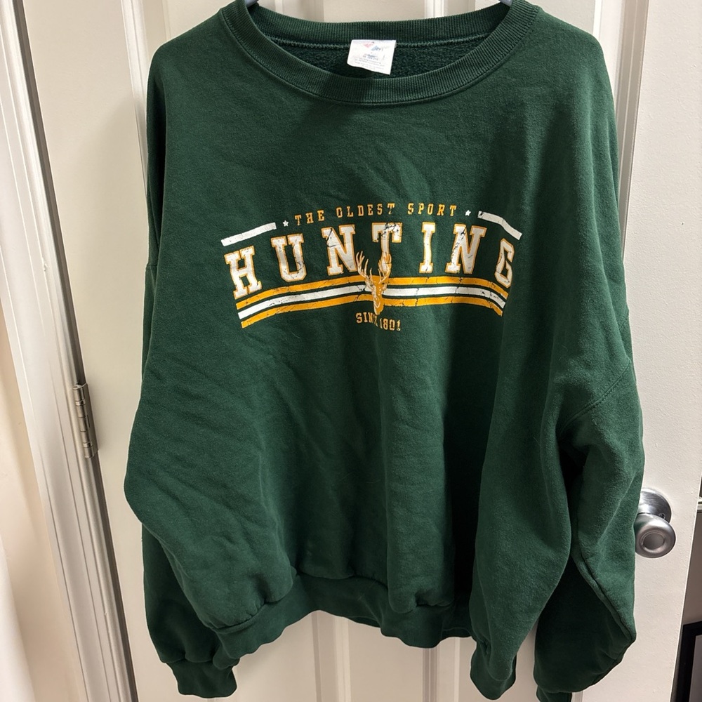 Vintage Green Hunting Graphic Sweatshirt